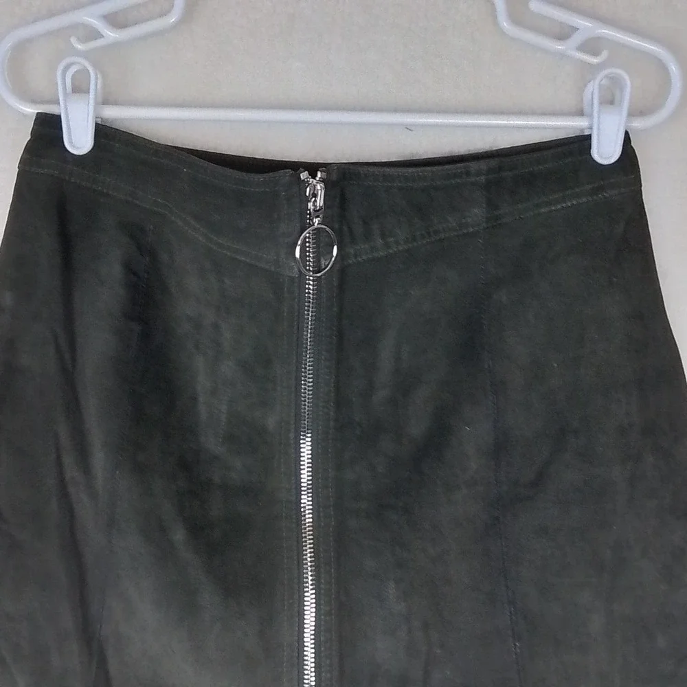 H&M Full Front Zip Leather Suede Mini Skirt Size Medium in Green‎ *flawed*